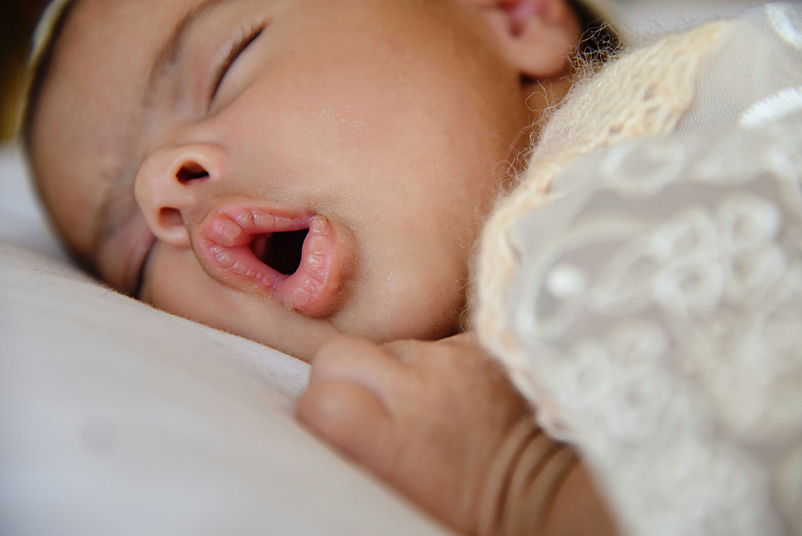 バウンサー 電動 新生児 寝かしつけ - Photo by Aida Jeddi on Unsplash